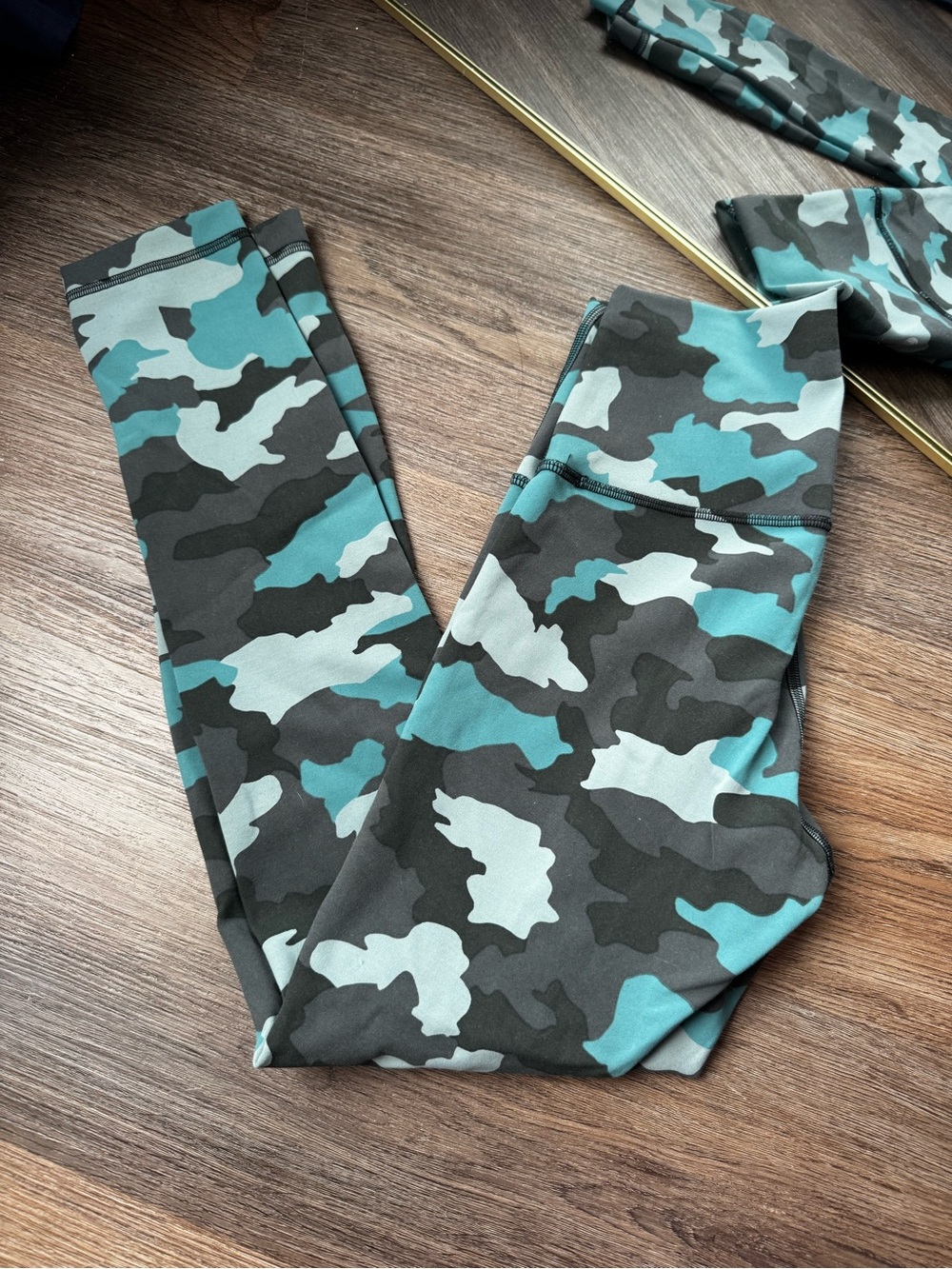 lululemon athletica Teal & Gray Camo women’s  Leggings Size 4